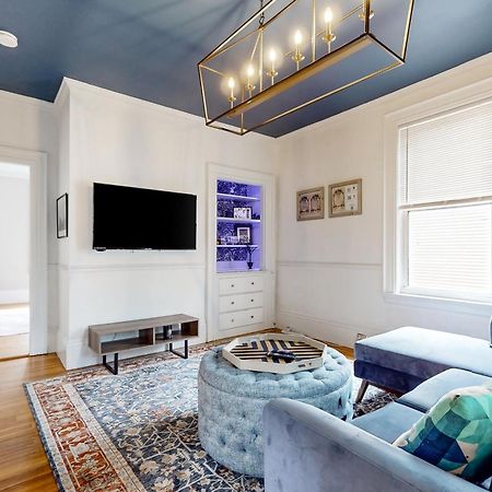 Witchy Modern Apartment Salem Exterior photo