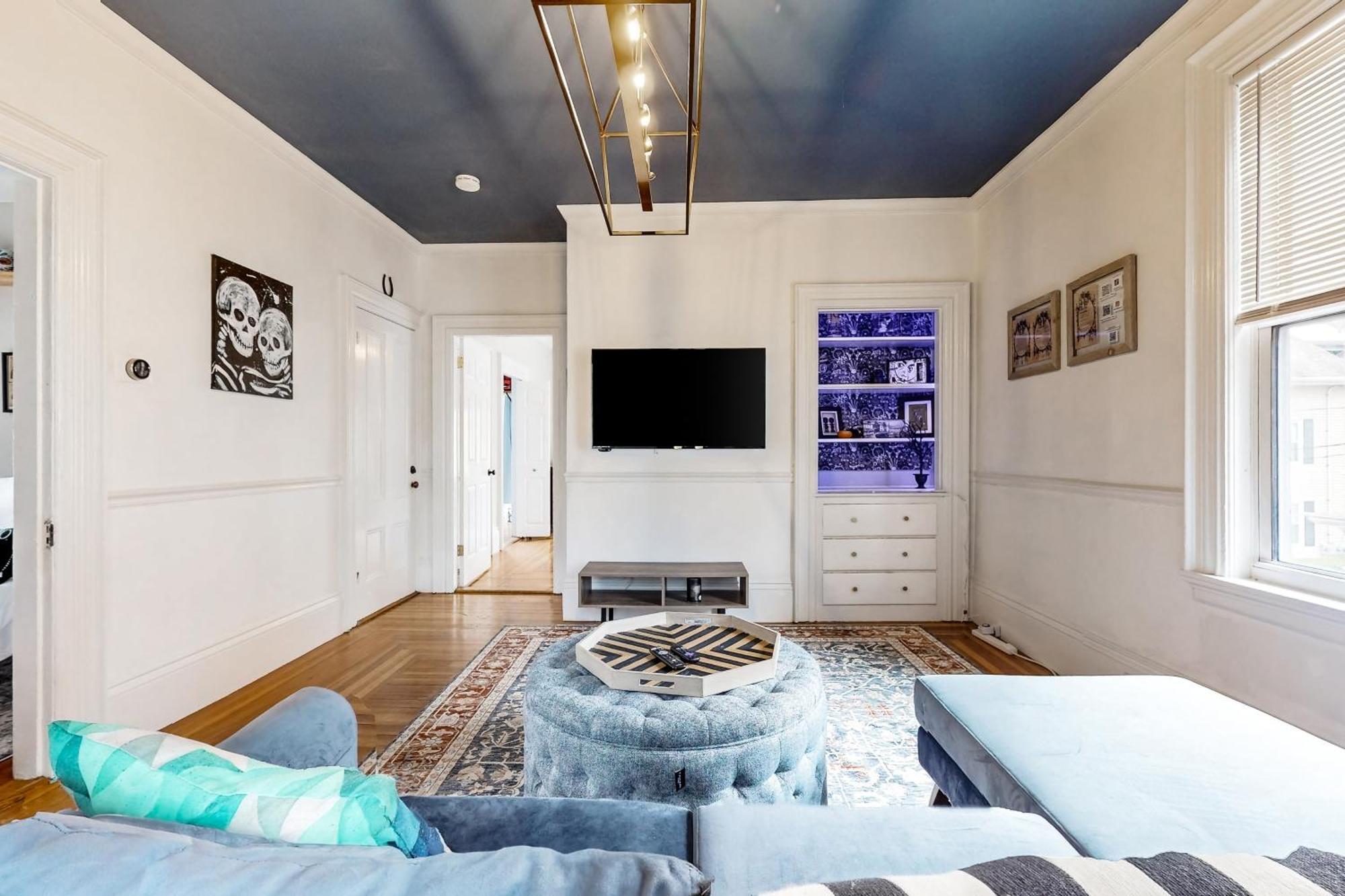 Witchy Modern Apartment Salem Exterior photo